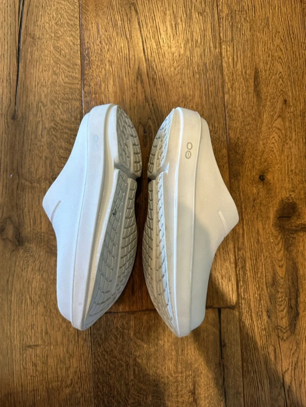 OOFOS - Picture 3 of 13